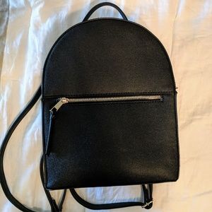 BLACK LEATHER BACKPACK